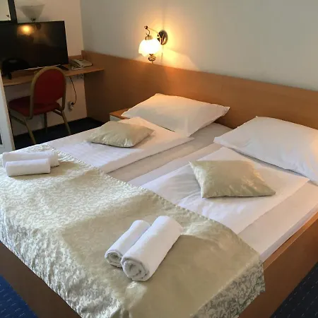 Hotel Sirena Hvar 3*
